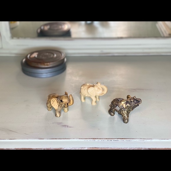 Collection of eclectic mini elephants - Picture 1 of 5